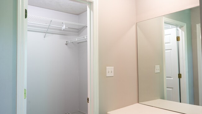 Building Photo - 4520 Ventura Dr