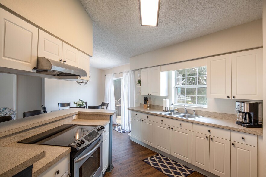 Building Photo - 1216 Doris Ave