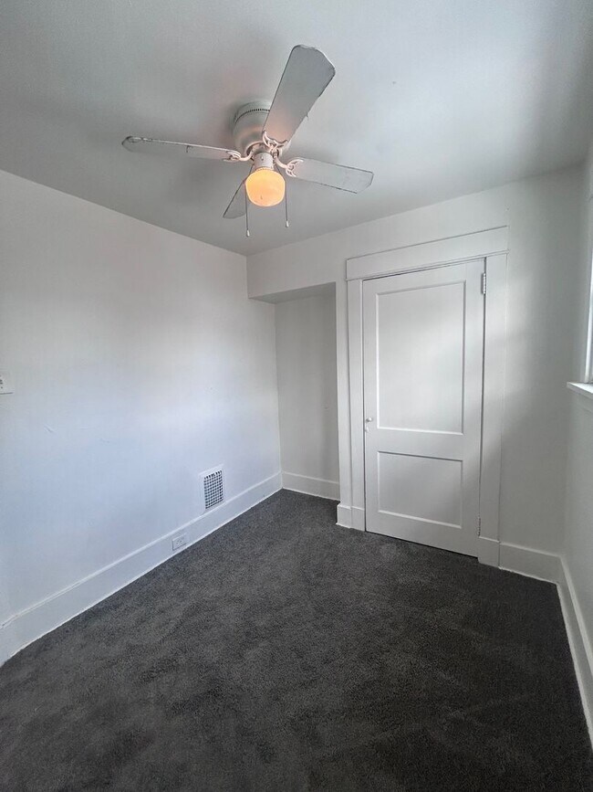 Building Photo - Updated 3 Bedroom Home l Marhsall Shadeland