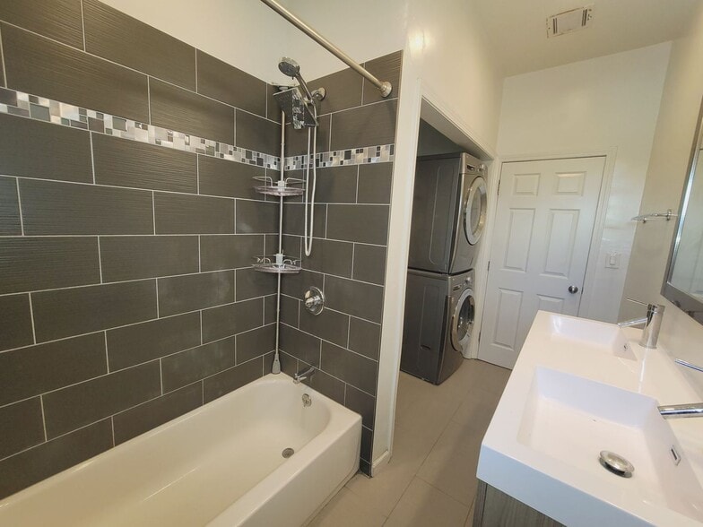 Building Photo - 3933 Woolwine Dr