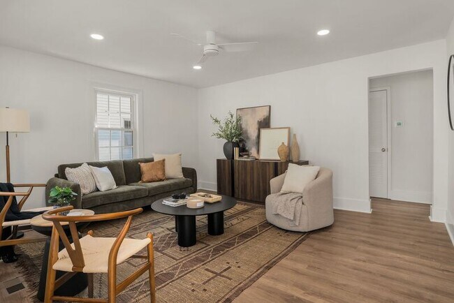 Building Photo - 1326 Ardee Ave