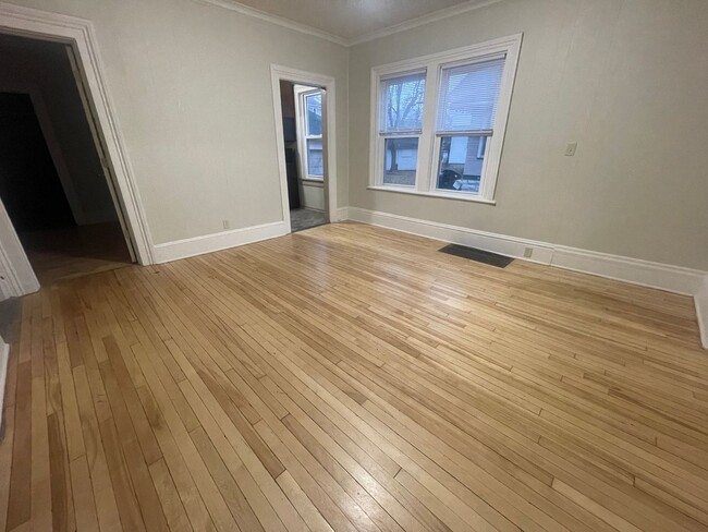 Building Photo - 642 Jackson St