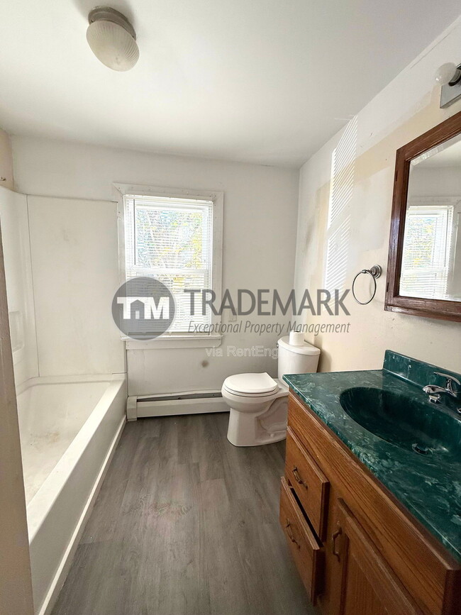 Building Photo - 202 W Church St