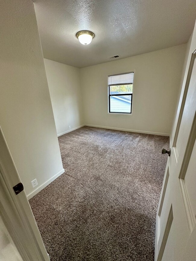 Building Photo - Bright and Clean, 3 Bedroom Home in Myrtletown