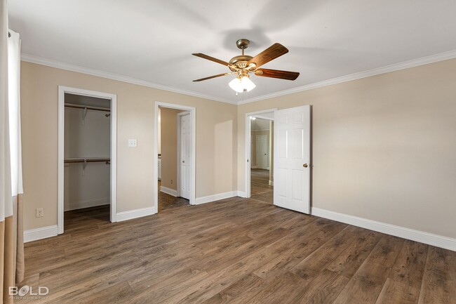 Building Photo - Check Out this 3 bed 2 bath!!