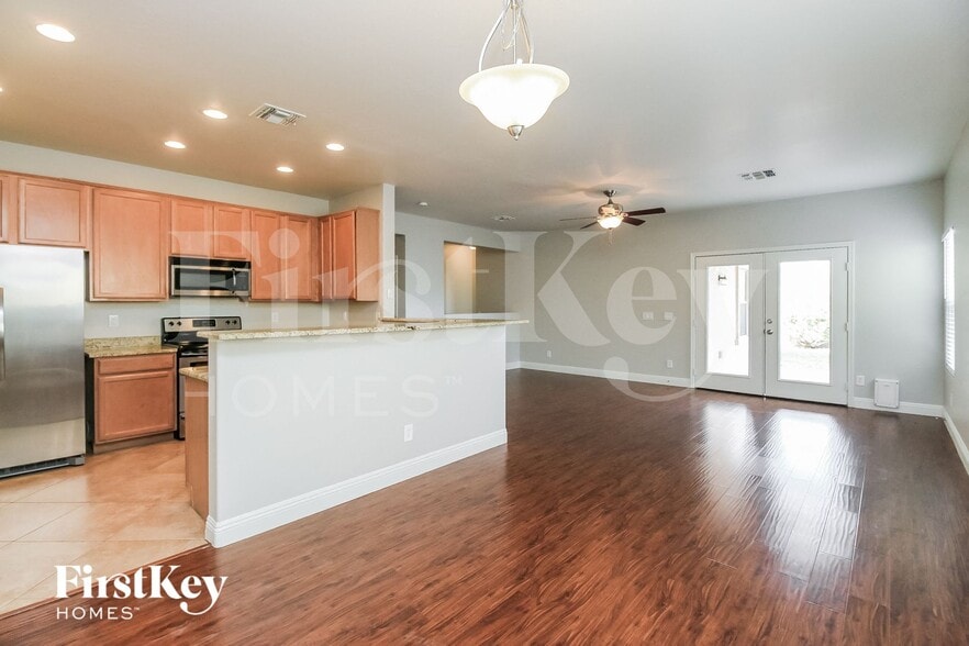 Building Photo - 1252 W Vineyard Plains Dr