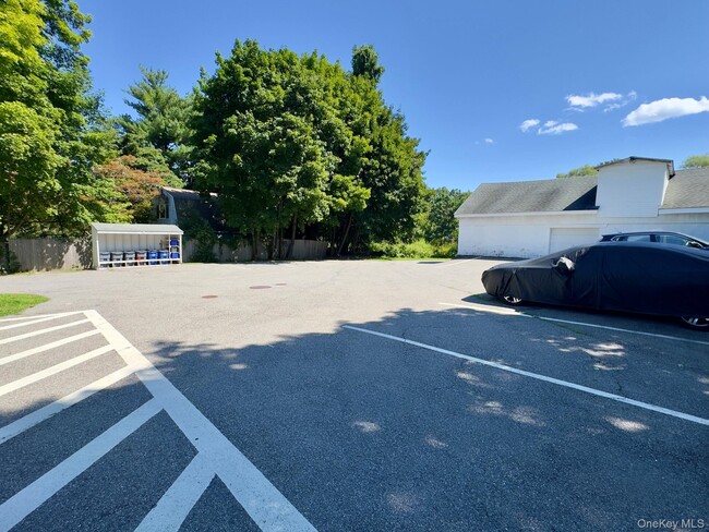 Building Photo - 130 Mahopac Ave