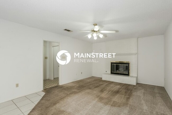 Building Photo - 3 Bedroom Pet-Friendly Home in FORT WORTH, TX with Main Street Renewal