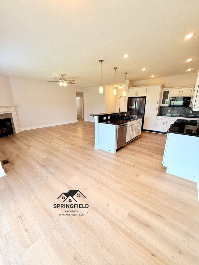 Building Photo - Bent Tree Subdivision - 4 Bedrooms w/ 3 Car Garage