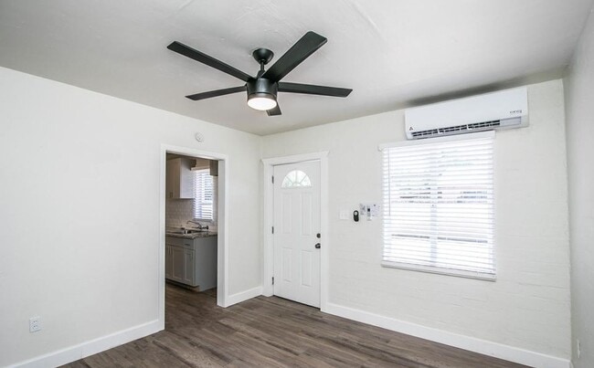 Building Photo - MOVE IN SPECIALS,  INTERESTED? Located in the historic downtown district.