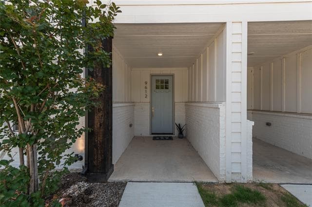 Building Photo - 9612 Sullivan Ln