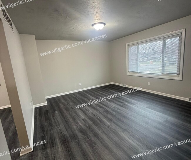 Building Photo - 5583-85-5585 Tulip Ave