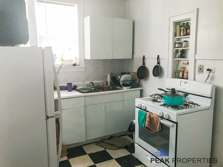 Building Photo - 2200-10 Sherman Ave.