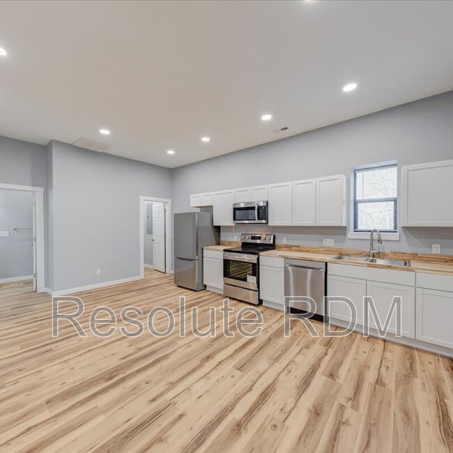 Building Photo - 804 N Locke St