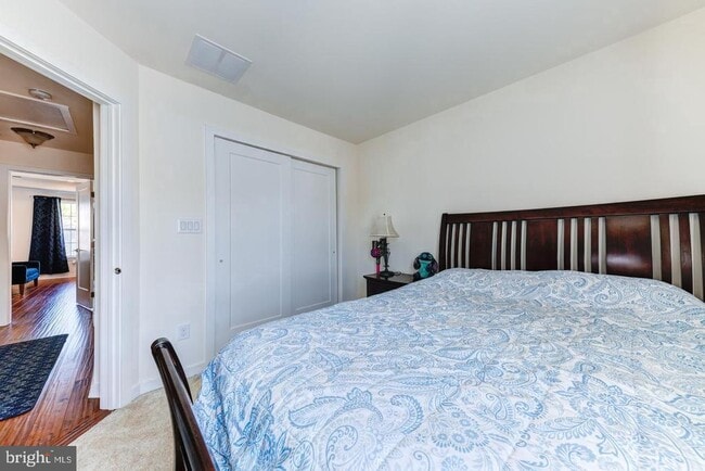 Building Photo - 10 Manchester Dr