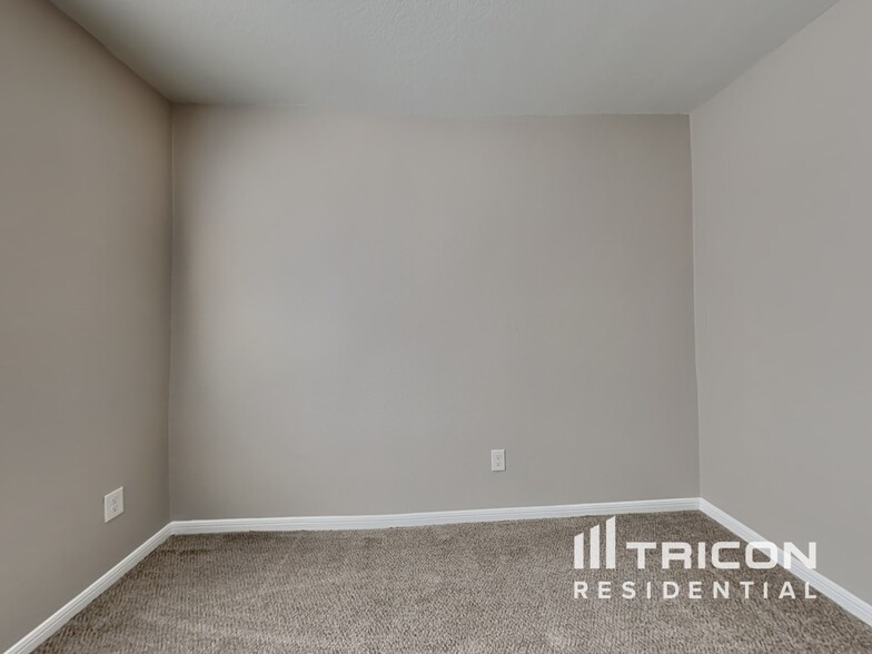 Building Photo - 904 American Monarch Dr