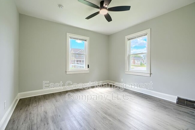 Building Photo - 501 Middle River Rd