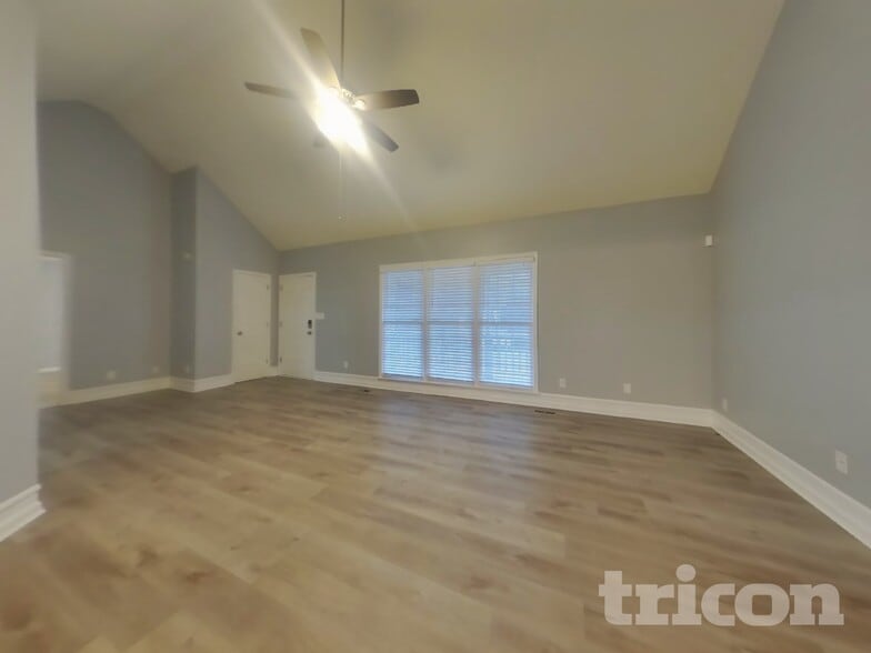 Building Photo - 411 Stewart Dr