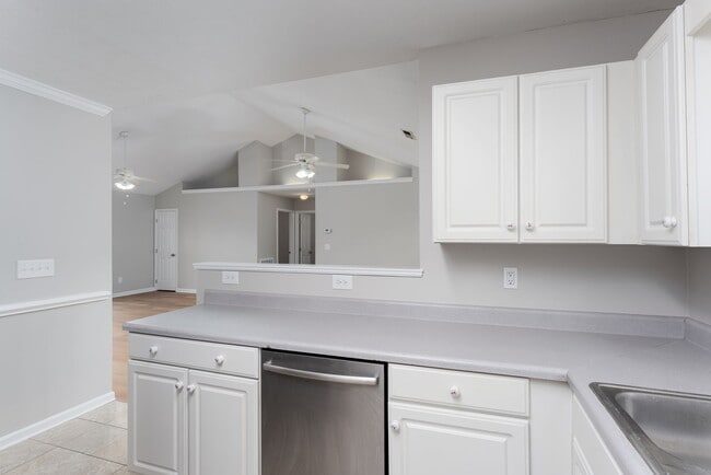Building Photo - 808 Spy Glass Ct
