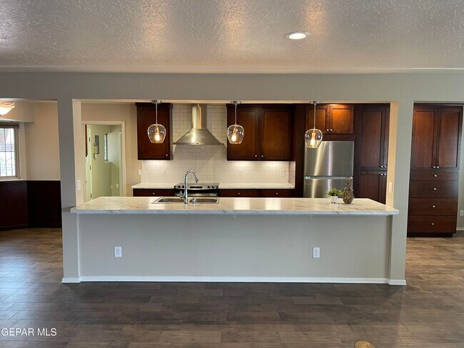 Building Photo - 9220 Lait Dr