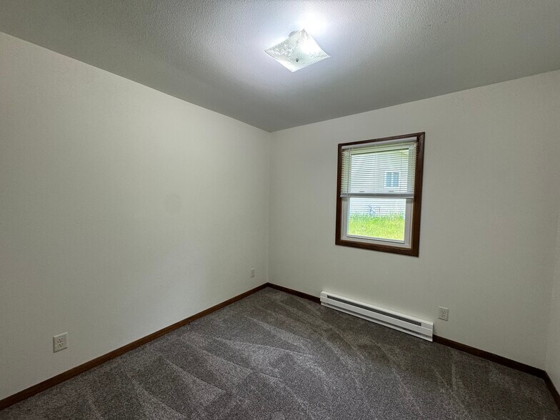 Building Photo - 928 Court Cir