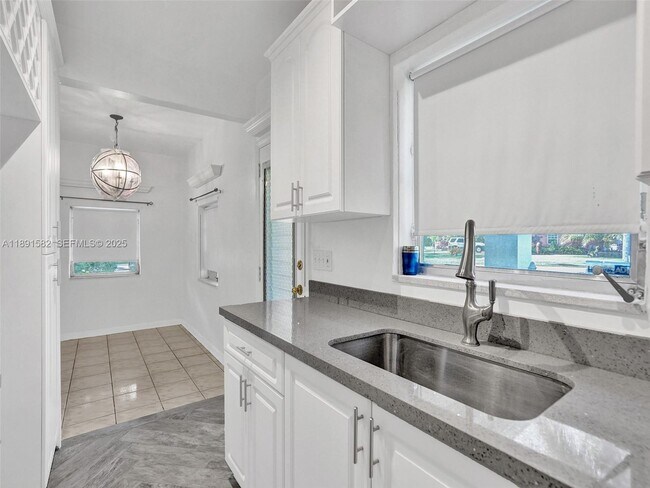 Building Photo - 17791 NE 13th Ave