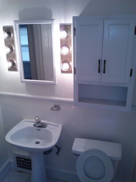 Building Photo - 6213 Harrison St