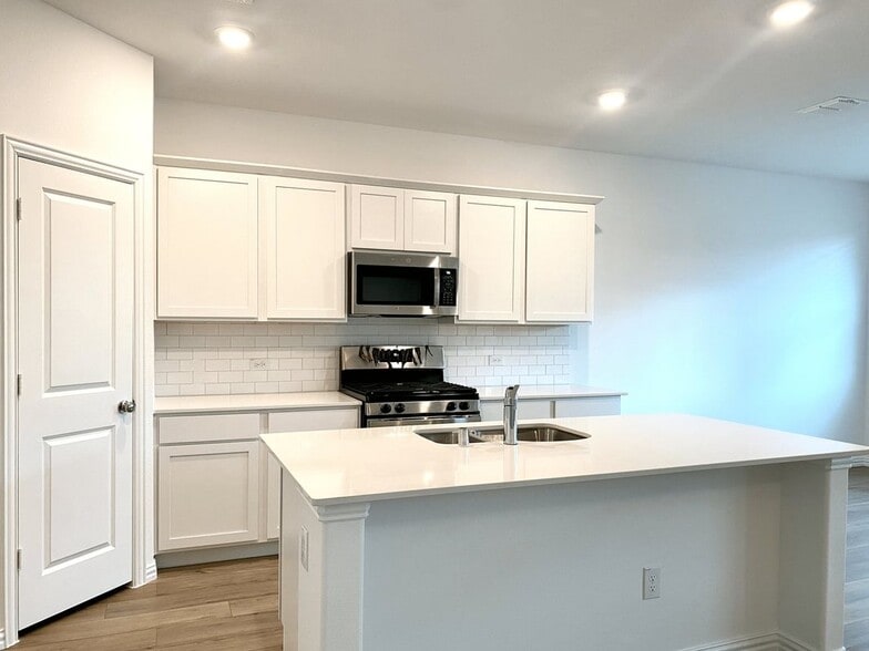 Building Photo - 1201 Sassafras Dr