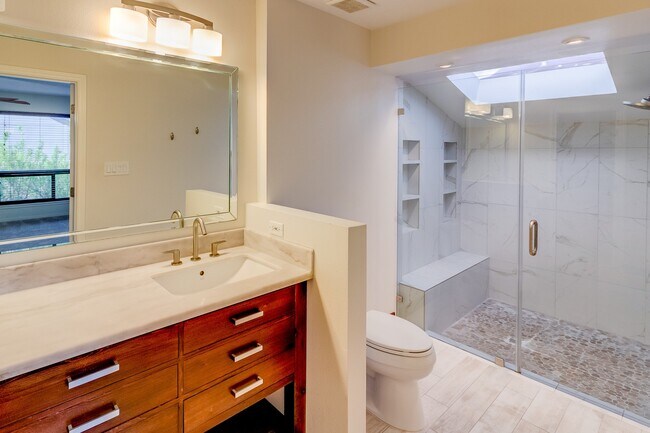 Building Photo - 1112 Bering Dr