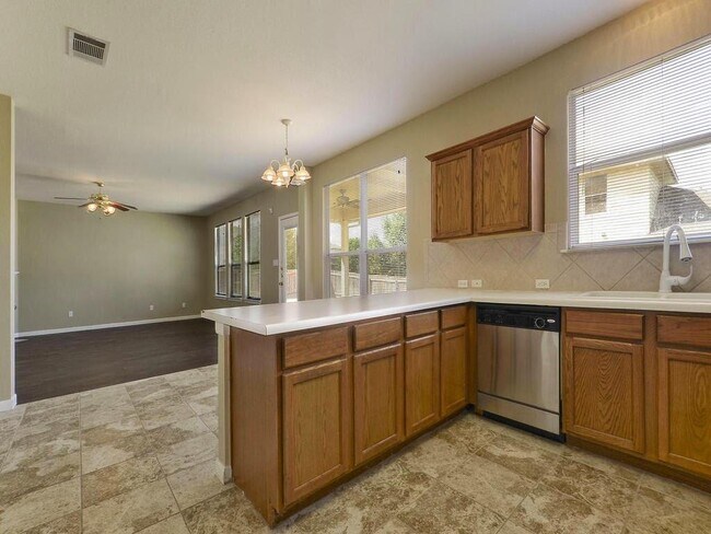 Building Photo - 1412 Briar Hill Dr