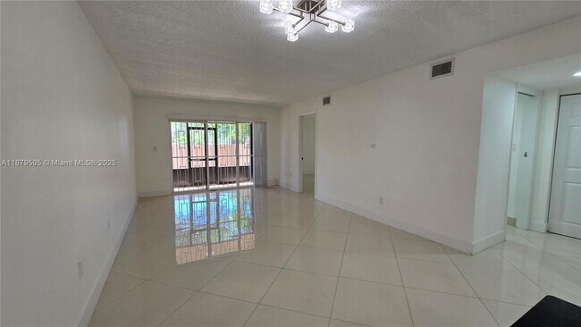 Building Photo - 210 W Park Dr
