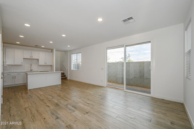 Building Photo - 9517 E Talon Ave