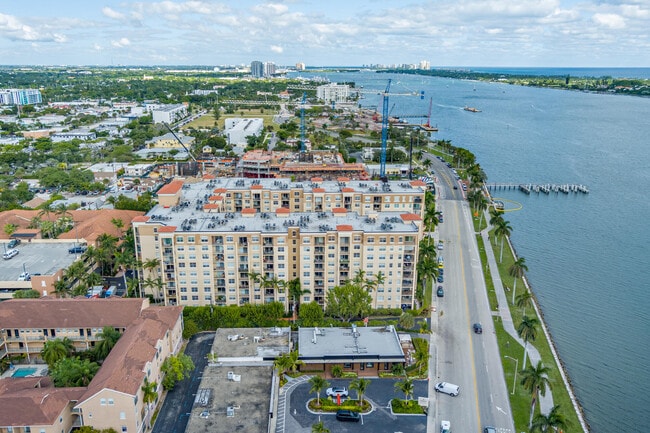 Building Photo - 1801 N Flagler Dr