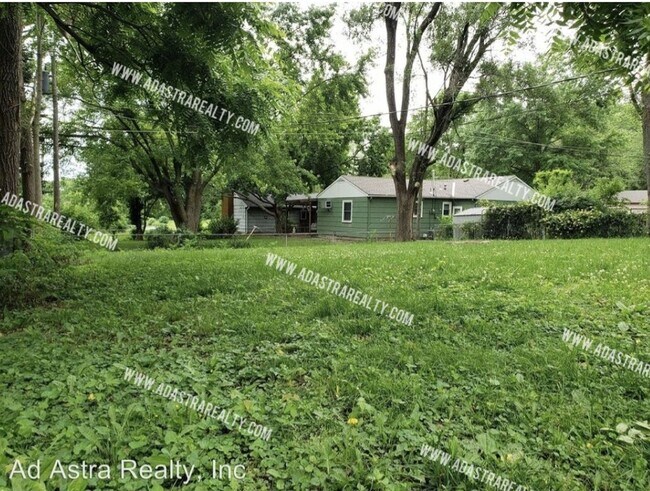 Building Photo - 9203 Vaughn Ave