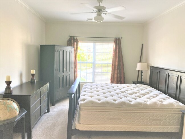 Building Photo - Rent Special $500 off June rent! Application special! Central Wilmington, Minutes Novant Hospital...