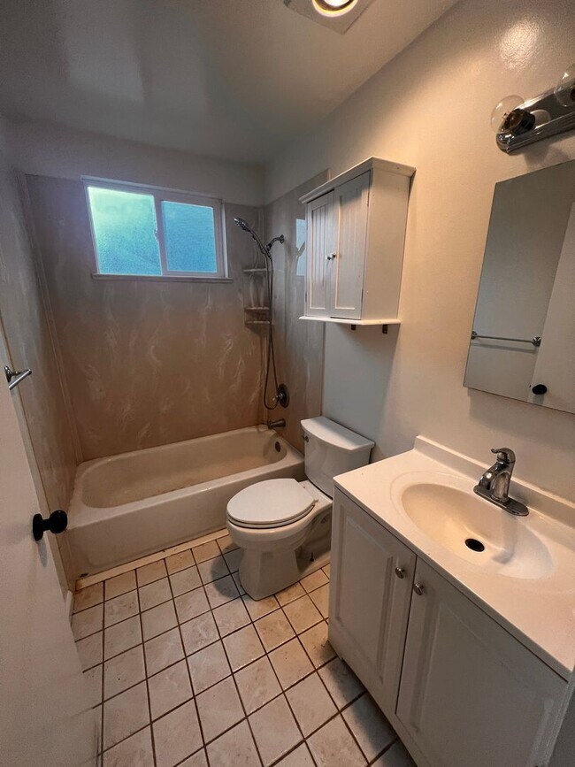 Building Photo - Adorable single-story home that has been u...