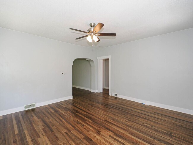 Building Photo - 2 Bedroom, 1 Bathroom American Fork Home