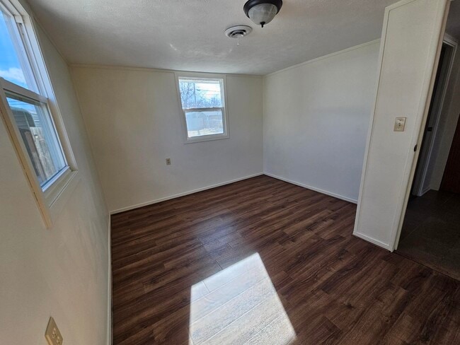 Building Photo - 2407 W 7th St