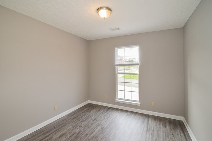 Building Photo - 120 Ridgeview Dr