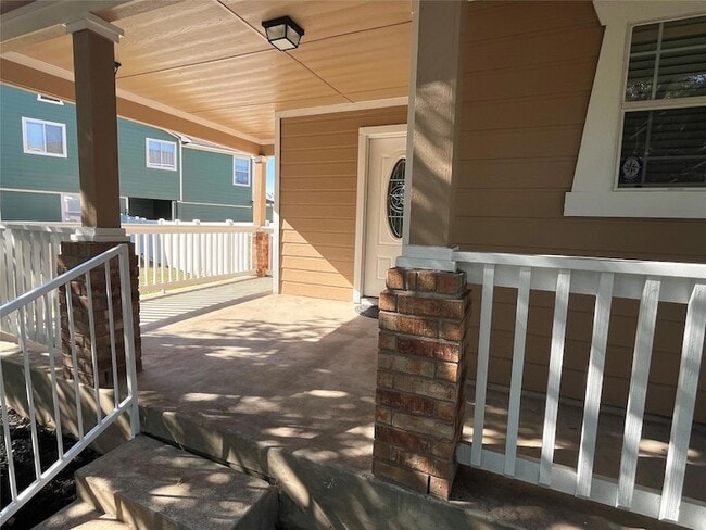Building Photo - 513 Crater Lake Dr