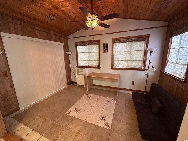 Building Photo - 5005 Medieval Dr