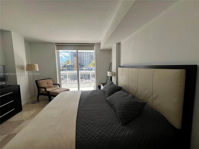 Building Photo - 10275 Collins Ave