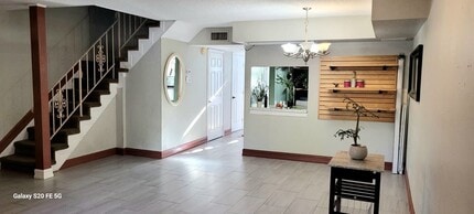 Building Photo - 4036 SW 67th Terrace