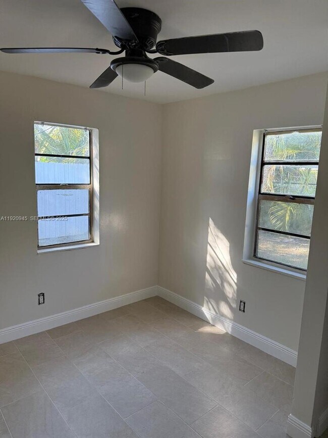 Building Photo - 631 NW 17th Ave