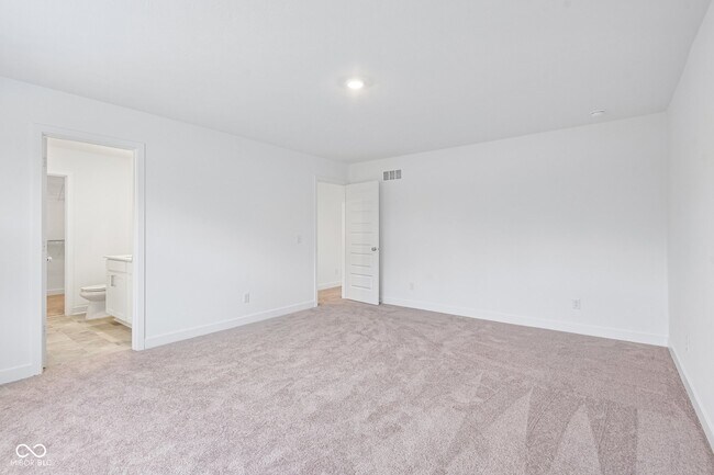 Building Photo - 15274 Farrington Rd