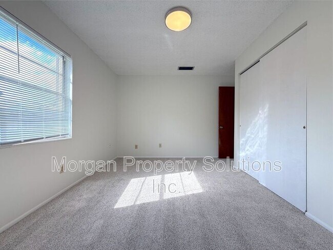 Building Photo - 1221 Poinsettia Ave
