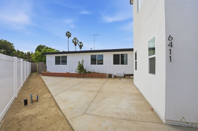 Building Photo - Brand new remodel!