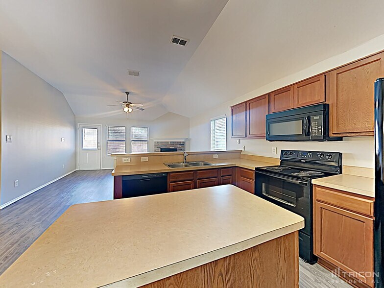 Building Photo - 1701 Bob Dr
