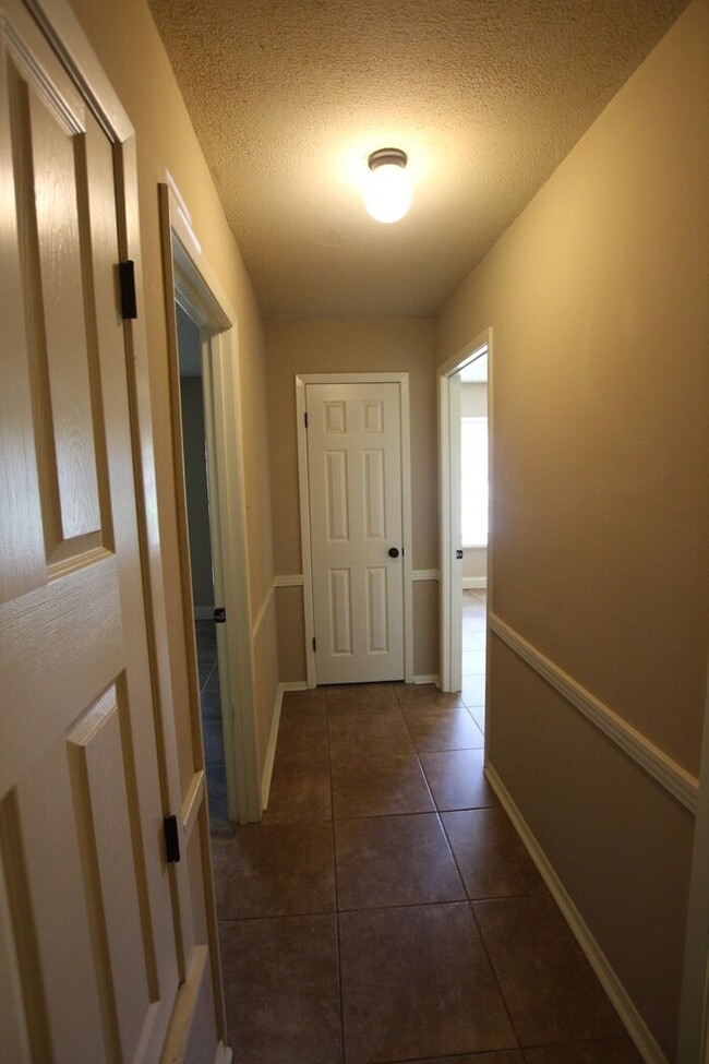 Building Photo - 3-bedroom, 2-bathroom gem!