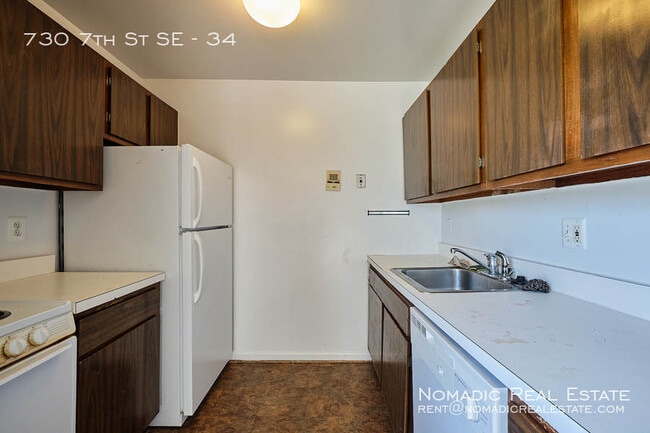 Building Photo - 730 7th St SE